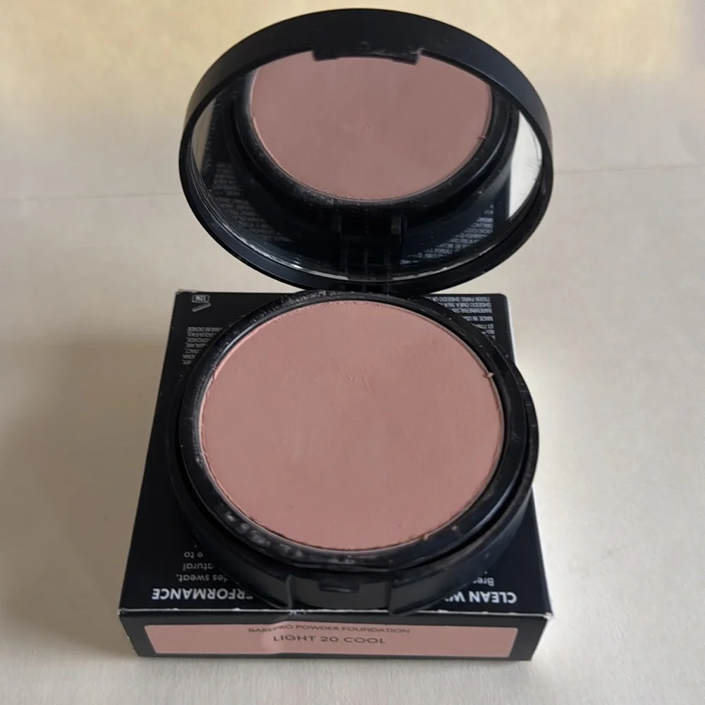 BAREMINERALS BAREPRO 24HR Skin Perfecting Matte Powder Foundation Light 20 Cool